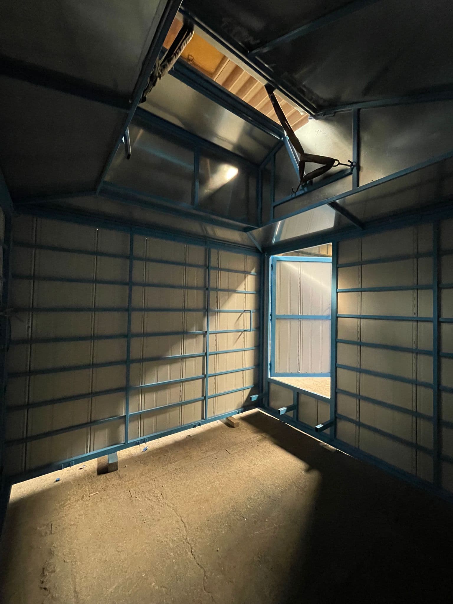 Halls and industrial buildings